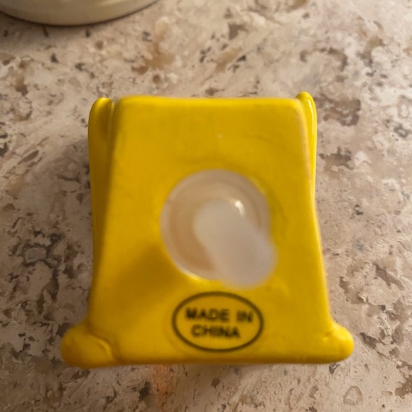 RETIRED -rare find -NORA FLEMING YELLOW CHAIR mini - Picture 3 of 5